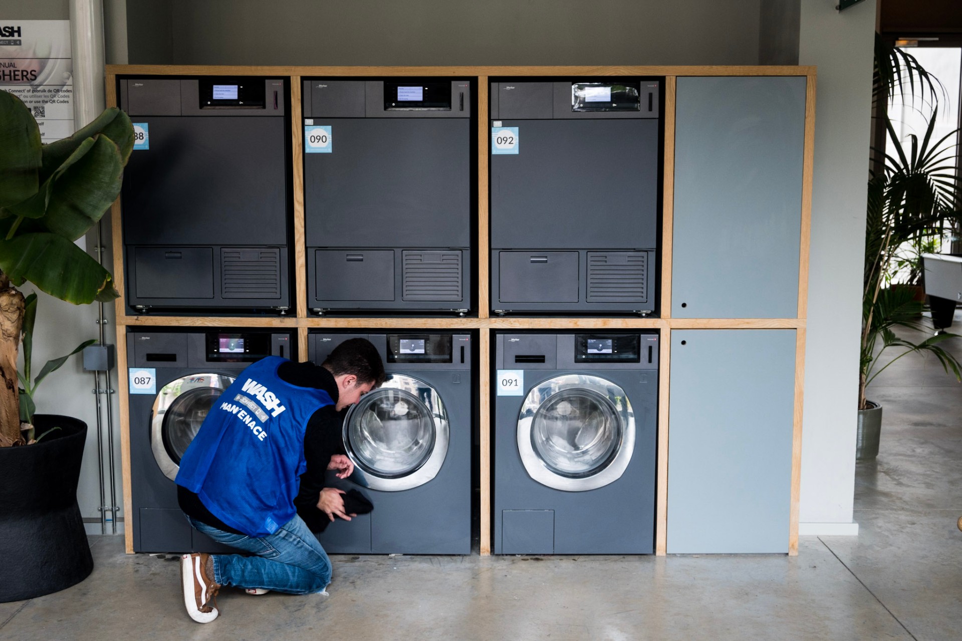 Wash Connect onderhoudsteam aan de Miele wasmachines